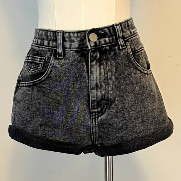 Pretty Little Thing Size 4 Black Turn Up Hem Short Denim Shorts - Picture 1 of 10